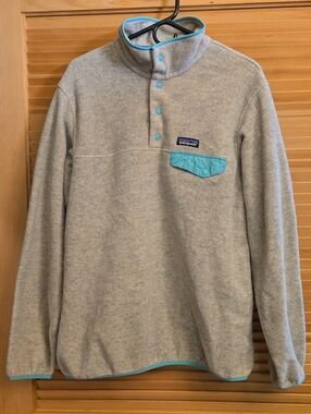 Patagonia Light Gray Fleece with Aqua Trim Pullover